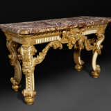 A GEORGE II WHITE-PAINTED AND PARCEL-GILT PIER TABLE - Foto 3
