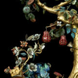 A PAIR OF CHINESE KINGFISHER FEATHER, JADE, HARDSTONE AND CORAL GILT-BRONZE MODELS OF TREES IN JARDINI&#200;RES - photo 4