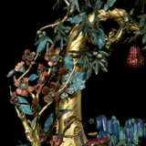 A PAIR OF CHINESE KINGFISHER FEATHER, JADE, HARDSTONE AND CORAL GILT-BRONZE MODELS OF TREES IN JARDINI&#200;RES - photo 5