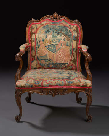 A PAIR OF GEORGE III CARVED FRUITWOOD ARMCHAIRS - photo 4