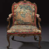 A PAIR OF GEORGE III CARVED FRUITWOOD ARMCHAIRS - фото 4