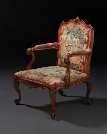 A PAIR OF GEORGE III CARVED FRUITWOOD ARMCHAIRS - photo 6