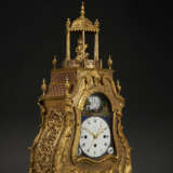 A GEORGE III ORMOLU TABLE CLOCK FOR THE CHINESE MARKET WITH MUSICAL, QUARTER-STRIKING, AND AUTOMATON MOVEMENT - Foto 3