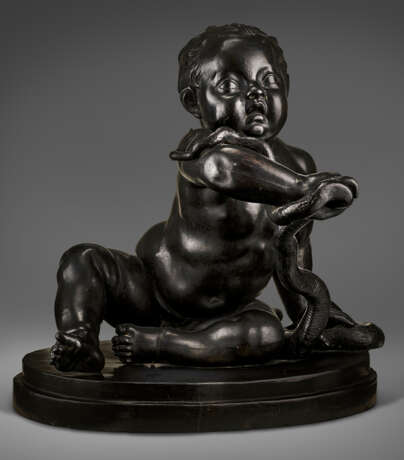 A WEDGWOOD & BENTLEY BLACK BASALT FIGURE OF THE INFANT HERCULES WITH THE SERPENT - Foto 1