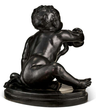 A WEDGWOOD & BENTLEY BLACK BASALT FIGURE OF THE INFANT HERCULES WITH THE SERPENT - Foto 8
