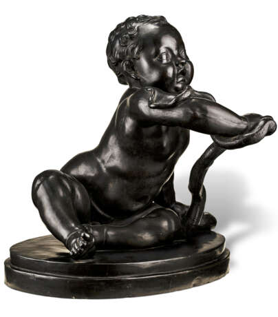 A WEDGWOOD & BENTLEY BLACK BASALT FIGURE OF THE INFANT HERCULES WITH THE SERPENT - Foto 9