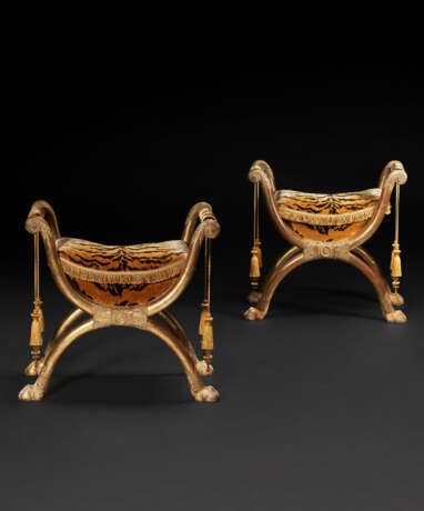 A PAIR OF CONSULAT GILTWOOD TABOURETS - фото 4