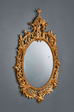 A GEORGE III STYLE GILTWOOD AND GILT-COMPOSITION MIRROR - фото 3