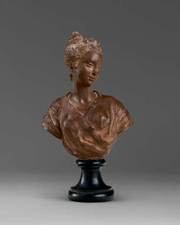 A TERRACOTTA BUST OF A WOMAN - photo 1