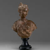 A TERRACOTTA BUST OF A WOMAN - photo 1