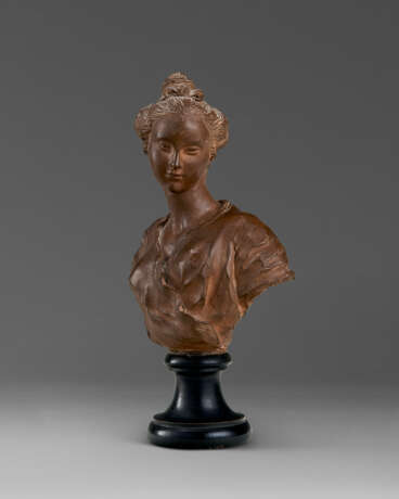 A TERRACOTTA BUST OF A WOMAN - photo 2