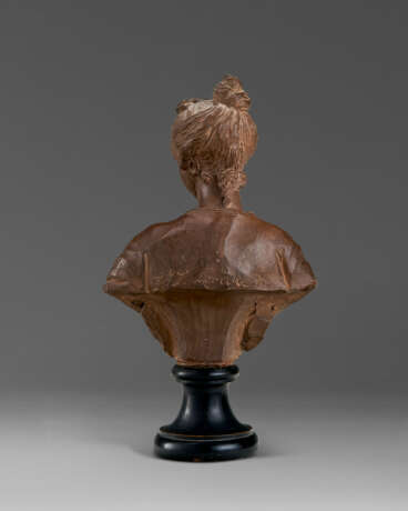 A TERRACOTTA BUST OF A WOMAN - photo 5