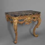 A GEORGE II GILTWOOD SIDE TABLE - Foto 3