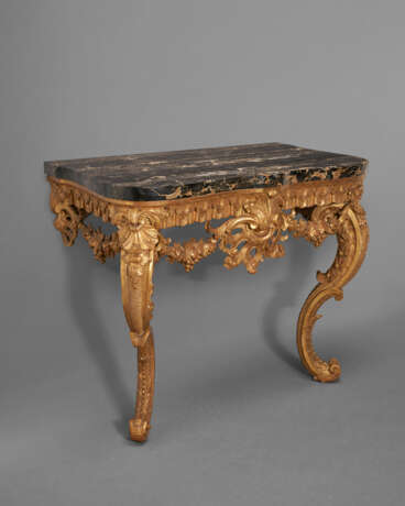 A GEORGE II GILTWOOD SIDE TABLE - Foto 3