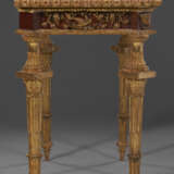A PAIR OF NORTH ITALIAN GILTWOOD, FAUX PORPHYRY, LAPIS LAZULI AND MARBLE-MOUNTED CONSOLES - Foto 4