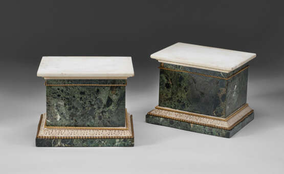 A PAIR OF ITALIAN GILT-BRONZE-MOUNTED VERDE ANTICO AND WHITE MARBLE STANDS - photo 1