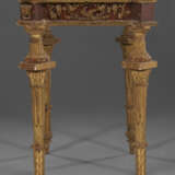 A PAIR OF NORTH ITALIAN GILTWOOD, FAUX PORPHYRY, LAPIS LAZULI AND MARBLE-MOUNTED CONSOLES - Foto 11