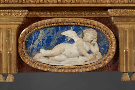 A PAIR OF NORTH ITALIAN GILTWOOD, FAUX PORPHYRY, LAPIS LAZULI AND MARBLE-MOUNTED CONSOLES - фото 16