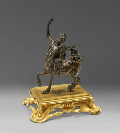 A PAIR OF BRONZE MODELS OF THE FURIETTI CENTAURS - фото 6
