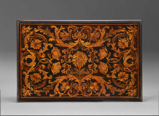 A NORTH ITALIAN EBONY, FRUITWOOD AND MARQUETRY CASKET - photo 2