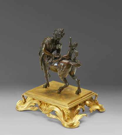 A PAIR OF BRONZE MODELS OF THE FURIETTI CENTAURS - фото 9
