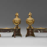 A PAIR OF FRENCH ORMOLU CHENETS - фото 3