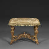 A PAIR OF NORTH ITALIAN GILTWOOD TABOURETS - photo 4