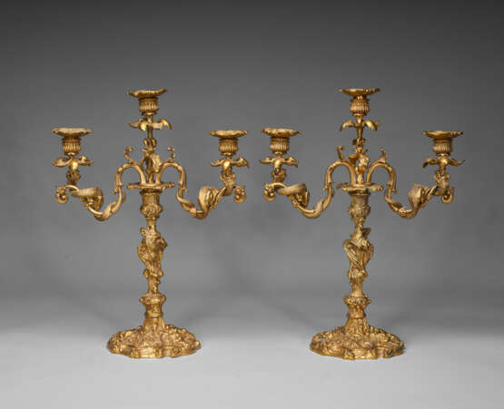 A PAIR OF WILLIAM IV ORMOLU THREE-LIGHT CANDELABRA - фото 2