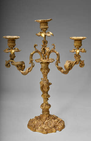 A PAIR OF WILLIAM IV ORMOLU THREE-LIGHT CANDELABRA - photo 4