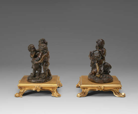 A PAIR OF BRONZE GROUPS OF PUTTI - photo 3
