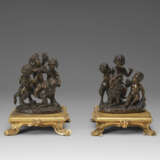 A PAIR OF BRONZE GROUPS OF PUTTI - фото 6