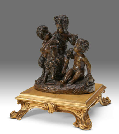 A PAIR OF BRONZE GROUPS OF PUTTI - Foto 7