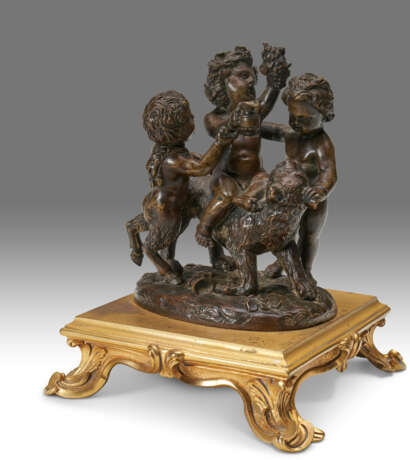 A PAIR OF BRONZE GROUPS OF PUTTI - photo 8