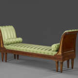 A NORTH ITALIAN WALNUT, FRUITWOOD AND PARCEL-GILT DAYBED - photo 2