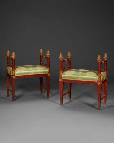 A PAIR OF NORTH ITALIAN PARCEL-GILT AND RED-PAINTED STOOLS - фото 1