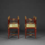A PAIR OF NORTH ITALIAN PARCEL-GILT AND RED-PAINTED STOOLS - Foto 4