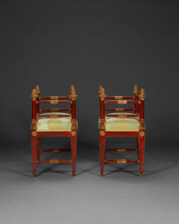 A PAIR OF NORTH ITALIAN PARCEL-GILT AND RED-PAINTED STOOLS - фото 4