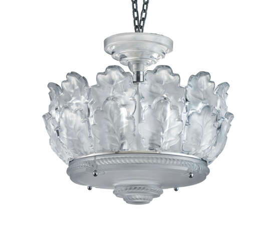 A PAIR OF LALIQUE GLASS 'CHENE' CEILING LIGHTS - фото 3