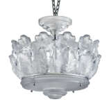 A PAIR OF LALIQUE GLASS 'CHENE' CEILING LIGHTS - фото 3