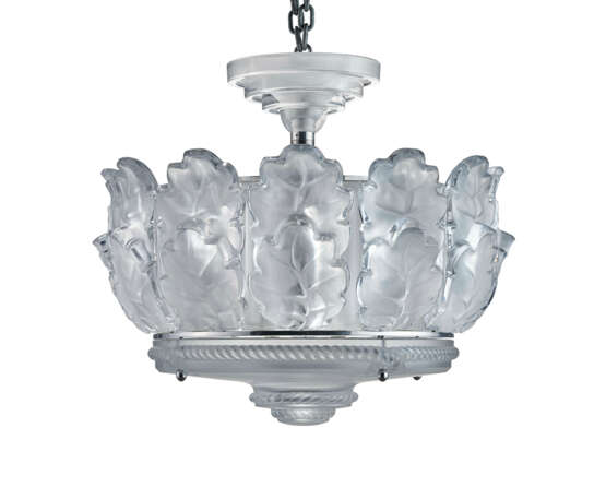 A PAIR OF LALIQUE GLASS 'CHENE' CEILING LIGHTS - Foto 7