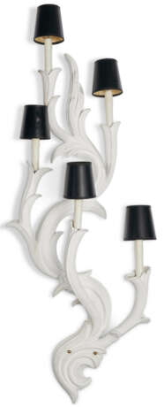 A PAIR OF WHITE-PAINTED PLASTER FIVE-BRANCH WALL LIGHTS - фото 2