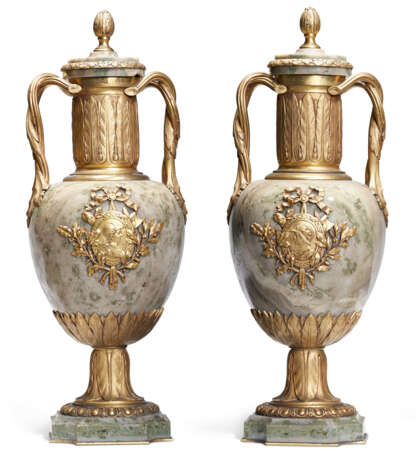 A PAIR OF FRENCH ORMOLU-MOUNTED MARBLE TWO-HANDLED VASES AND COVERS - фото 1