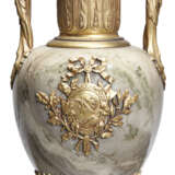 A PAIR OF FRENCH ORMOLU-MOUNTED MARBLE TWO-HANDLED VASES AND COVERS - фото 2
