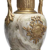 A PAIR OF FRENCH ORMOLU-MOUNTED MARBLE TWO-HANDLED VASES AND COVERS - фото 3