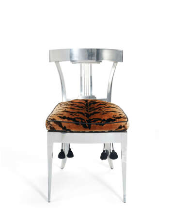 A PAIR OF POLISHED STEEL KLISMOS SIDE CHAIRS - фото 2