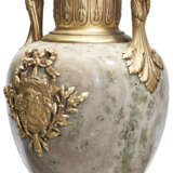 A PAIR OF FRENCH ORMOLU-MOUNTED MARBLE TWO-HANDLED VASES AND COVERS - фото 4