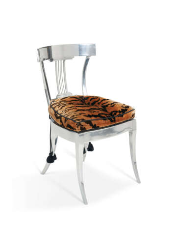 A PAIR OF POLISHED STEEL KLISMOS SIDE CHAIRS - фото 3