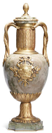 A PAIR OF FRENCH ORMOLU-MOUNTED MARBLE TWO-HANDLED VASES AND COVERS - фото 5