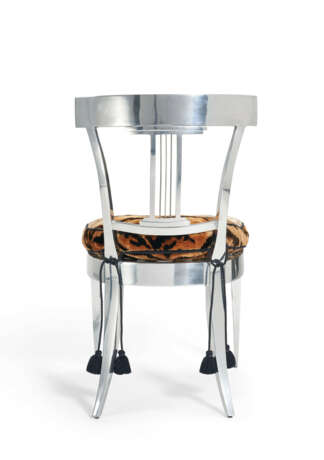 A PAIR OF POLISHED STEEL KLISMOS SIDE CHAIRS - фото 4