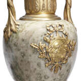 A PAIR OF FRENCH ORMOLU-MOUNTED MARBLE TWO-HANDLED VASES AND COVERS - фото 7